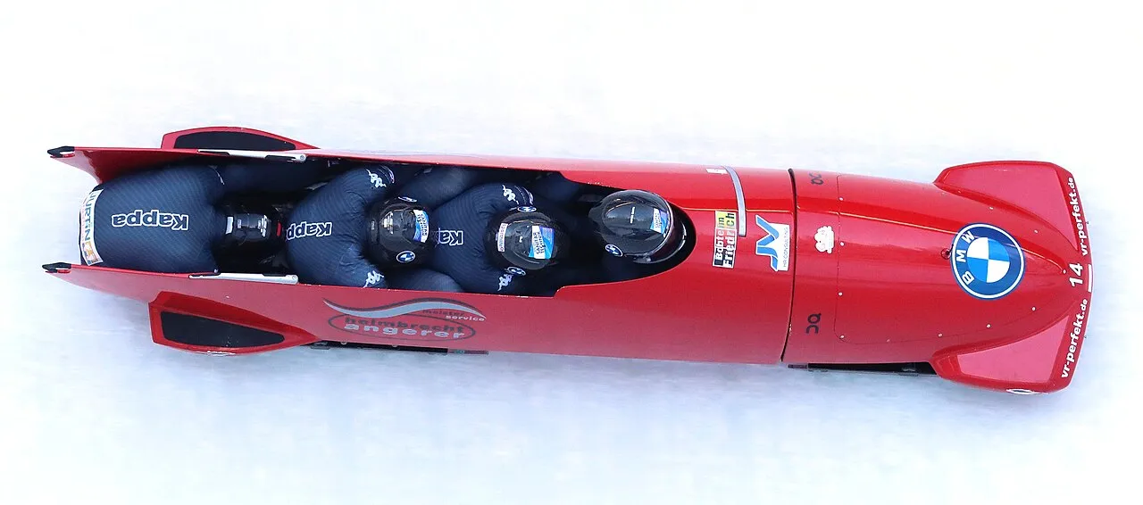 Skeleton racer Veinbergs takes silver in the youth field